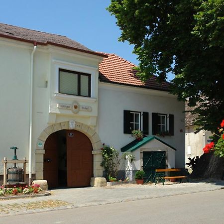 Winzerzimmer - Weingut Tinhof Eisenstadt Exteriör bild