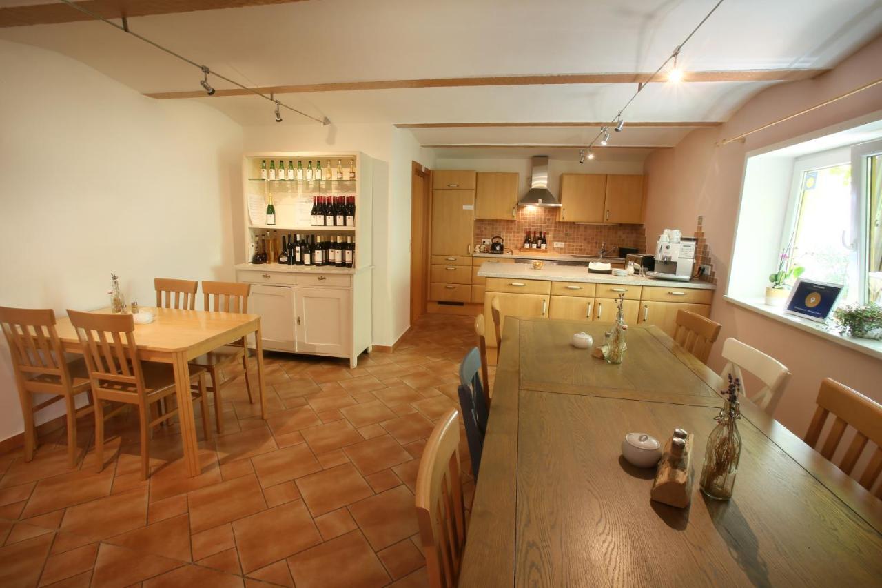 Winzerzimmer - Weingut Tinhof Eisenstadt Exteriör bild