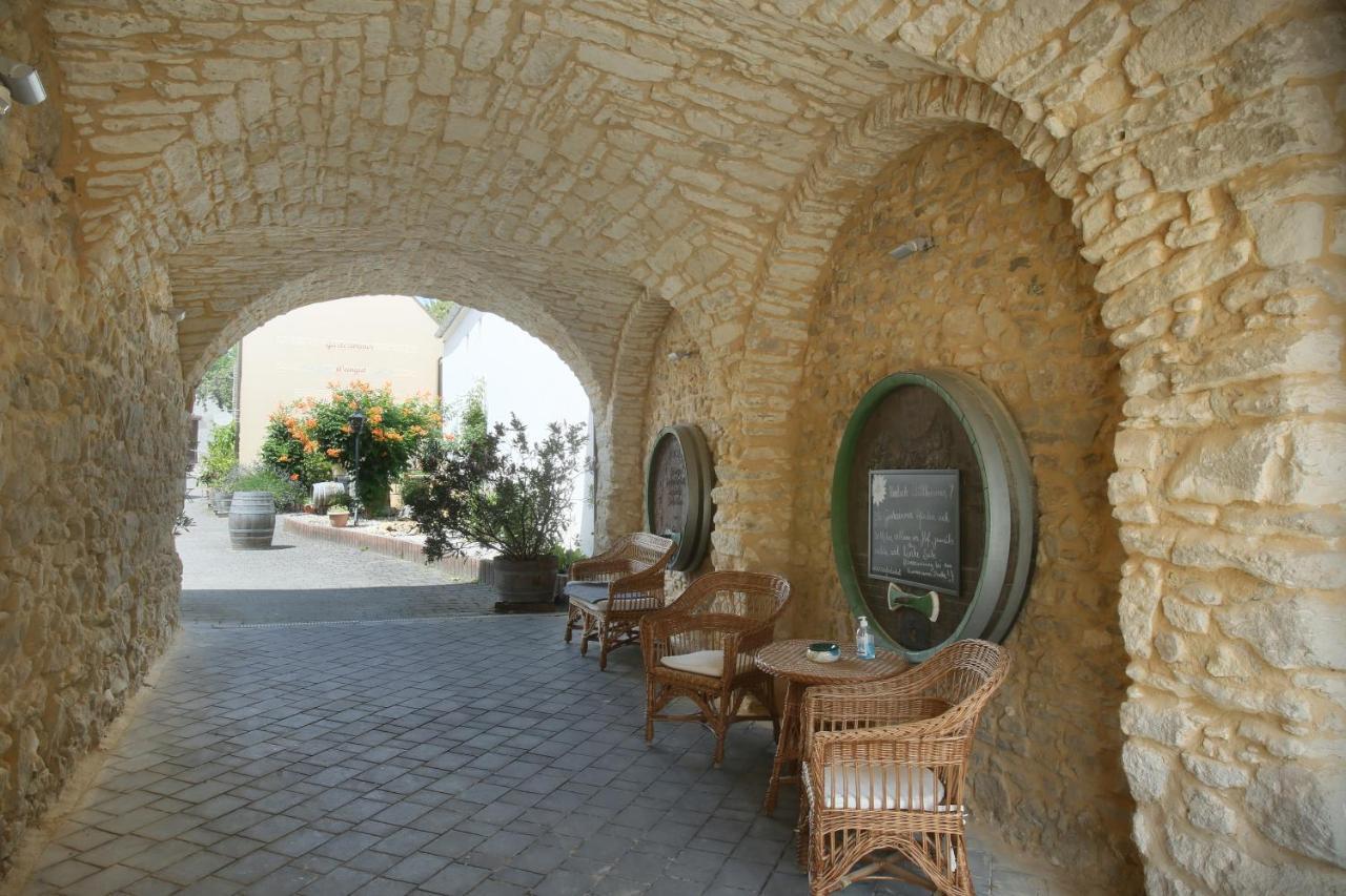 Winzerzimmer - Weingut Tinhof Eisenstadt Exteriör bild